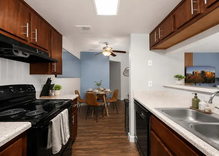 Spacious 2br Pool Gym Near Asu Apartment *