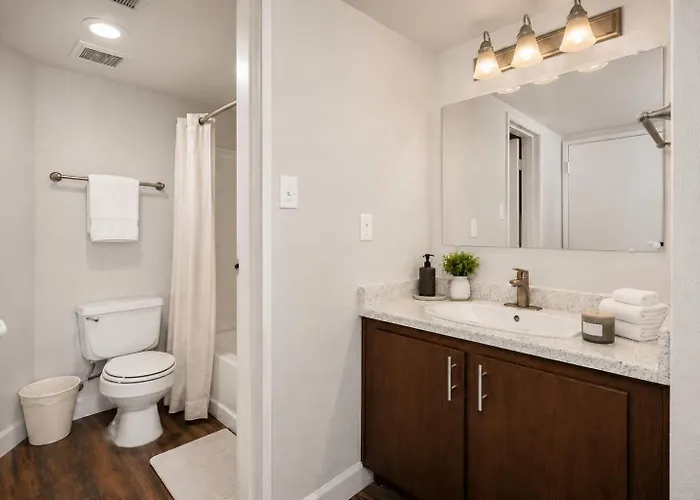 Spacious 2br Pool Gym Near Asu Apartment Tempe